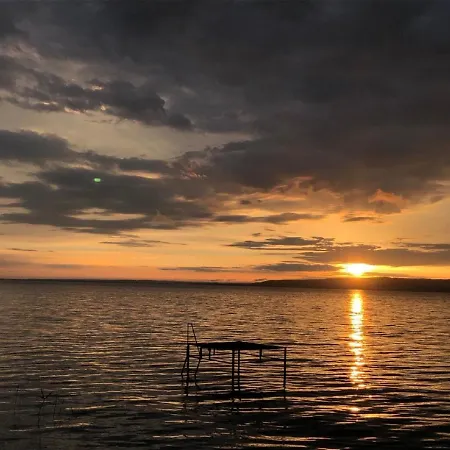 6 Ferohelyes Haz Sajat Steggel, Csonakkal Balatonfenyvesen Vizparti Utcaban Feriehus Balatonfenyves