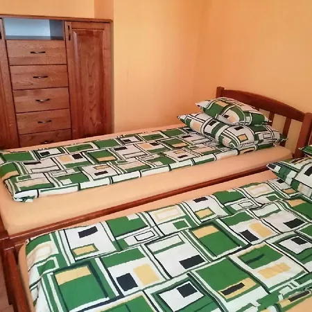 Feriehus 6 Ferohelyes Haz Sajat Steggel, Csonakkal Balatonfenyvesen Vizparti Utcaban *