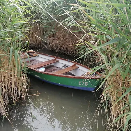 6 Ferohelyes Haz Sajat Steggel, Csonakkal Balatonfenyvesen Vizparti Utcaban * Balatonfenyves