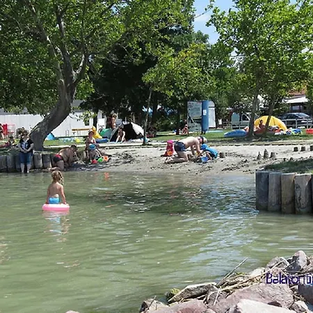 Feriehus 6 Ferohelyes Haz Sajat Steggel, Csonakkal Balatonfenyvesen Vizparti Utcaban