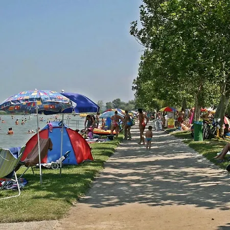 Feriehus 6 Ferohelyes Haz Sajat Steggel, Csonakkal Balatonfenyvesen Vizparti Utcaban